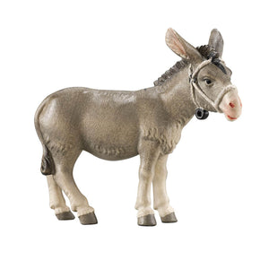 This PEMA Kostner Nativity Donkey Search of Shelter figurine is a perfect addition to any holiday decorations. The standing donkey is hand-carved out of wood and hand-painted in grey and white with a black mane. The intricate details of the design and the donkey’s halter add a unique touch to bring the figurine to life.